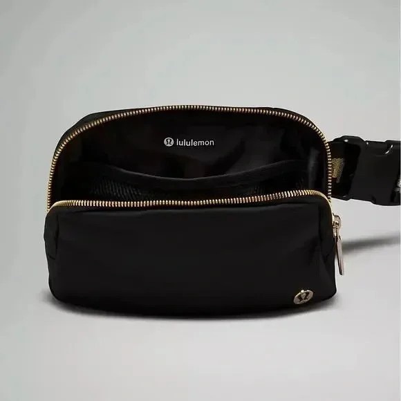 Lululemon Everywhere Crossbody Belt Bag Wordmark Black/Gold - Picture 4 of 4